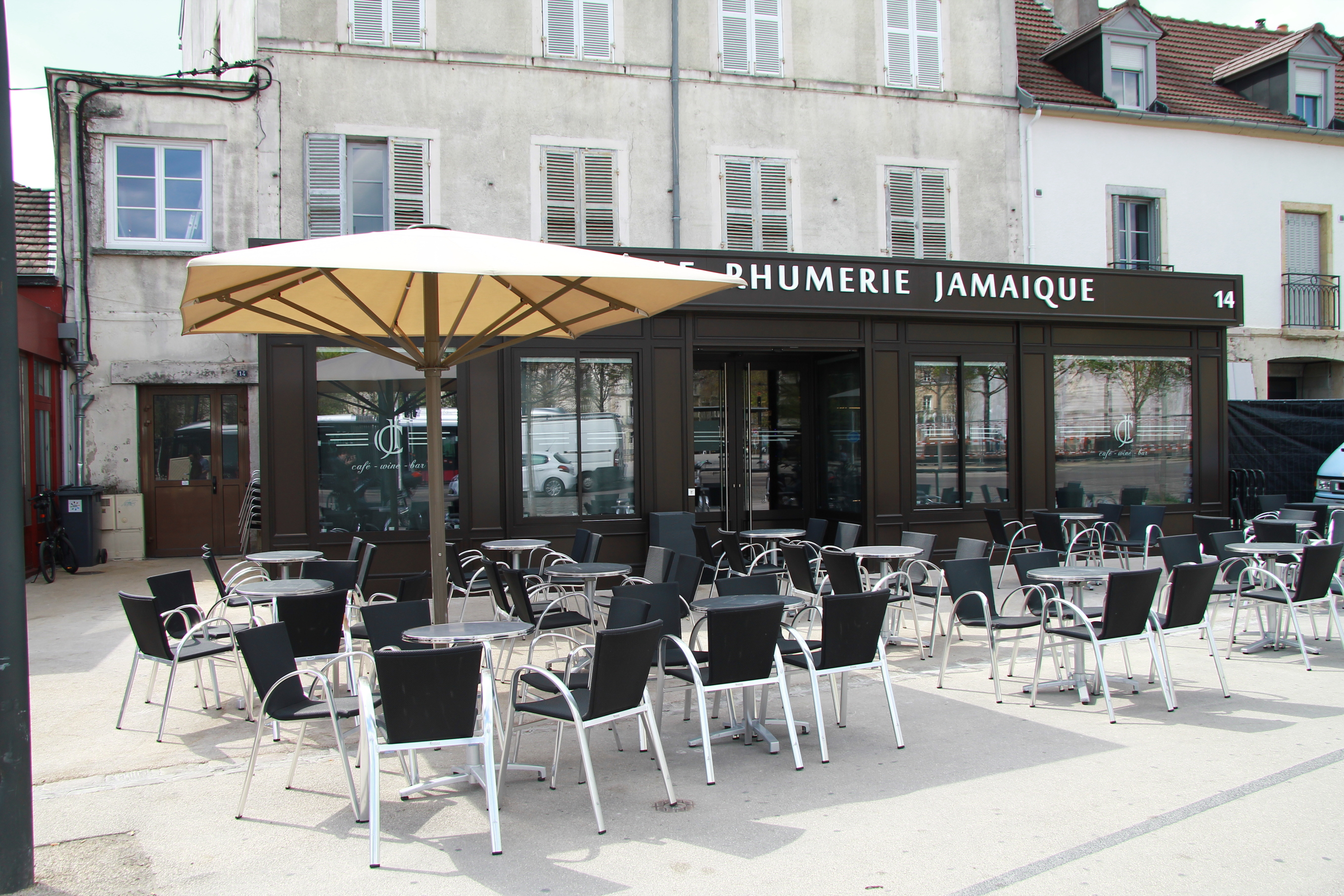 Verandabar2Dijon.JPG Verandabar2Dijon.JPG